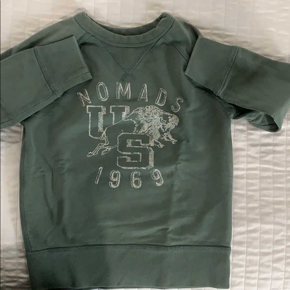 Boys crew neck sweatshirt.